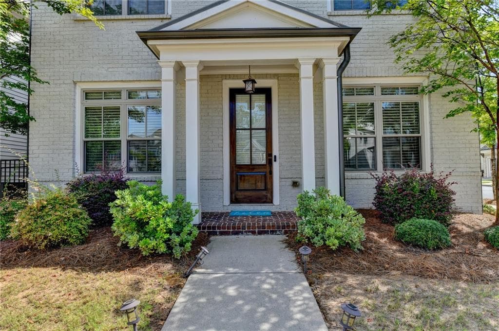 5 bedroom, 5 bathroom, 3,714 sq ft single family residence for sale at 11205 Olbrich Trail, Johns Creek, GA 30097 — photo 3