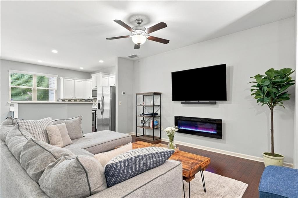 3 bedroom, 3 bathroom, 1,656 sq ft townhouse under contract at 4014 Cyrus Crest Circle, Kennesaw, GA 30152 — photo 4