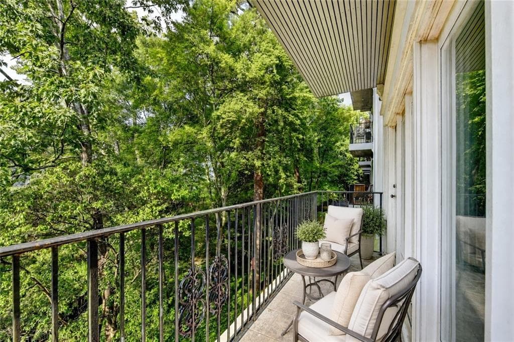2 bedroom, 2 bathroom, 1,504 sq ft condominium under contract at 3201 Lenox Road 19, Atlanta, GA 30324 — photo 4