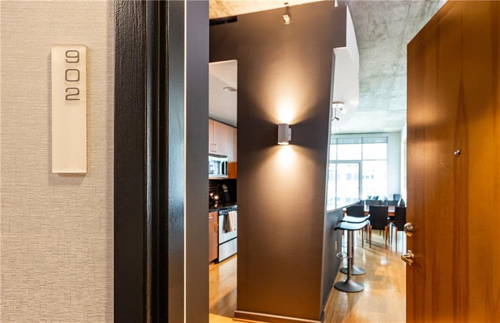 1 bedroom, 1 bathroom, 849 sq ft condominium for sale at 943 Peachtree Street 902, Atlanta, GA 30309 — photo 2