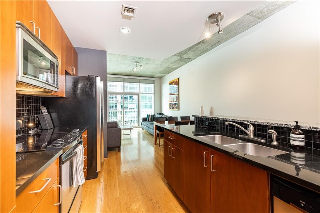 1 bedroom, 1 bathroom, 849 sq ft condominium for sale at 943 Peachtree Street 902, Atlanta, GA 30309 — photo 3