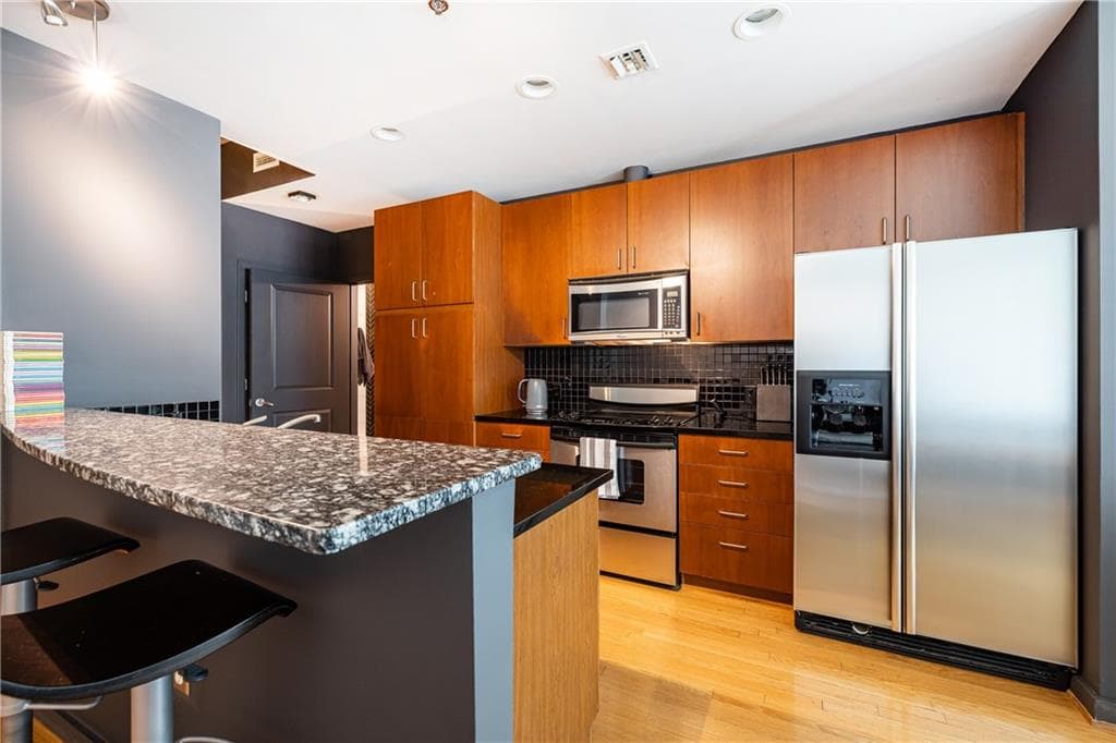 1 bedroom, 1 bathroom, 849 sq ft condominium for sale at 943 Peachtree Street 902, Atlanta, GA 30309 — photo 6
