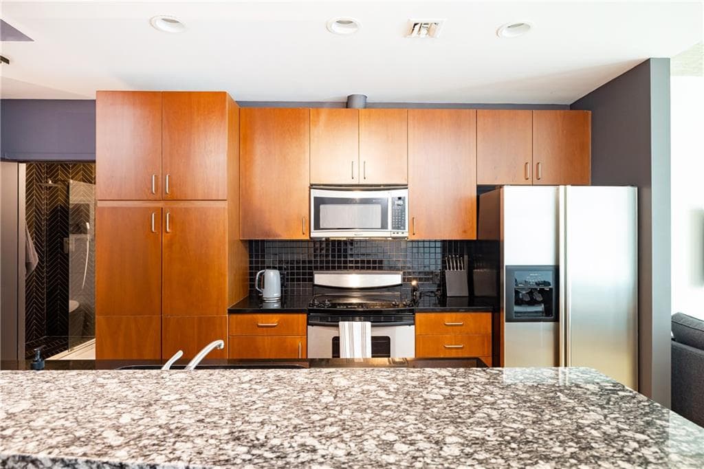 1 bedroom, 1 bathroom, 849 sq ft condominium for sale at 943 Peachtree Street 902, Atlanta, GA 30309 — photo 7