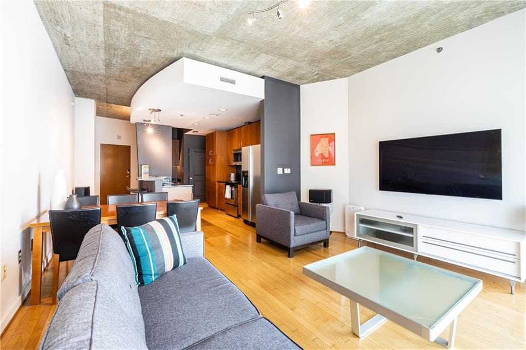 1 bedroom, 1 bathroom, 849 sq ft condominium for sale at 943 Peachtree Street 902, Atlanta, GA 30309 — photo 10