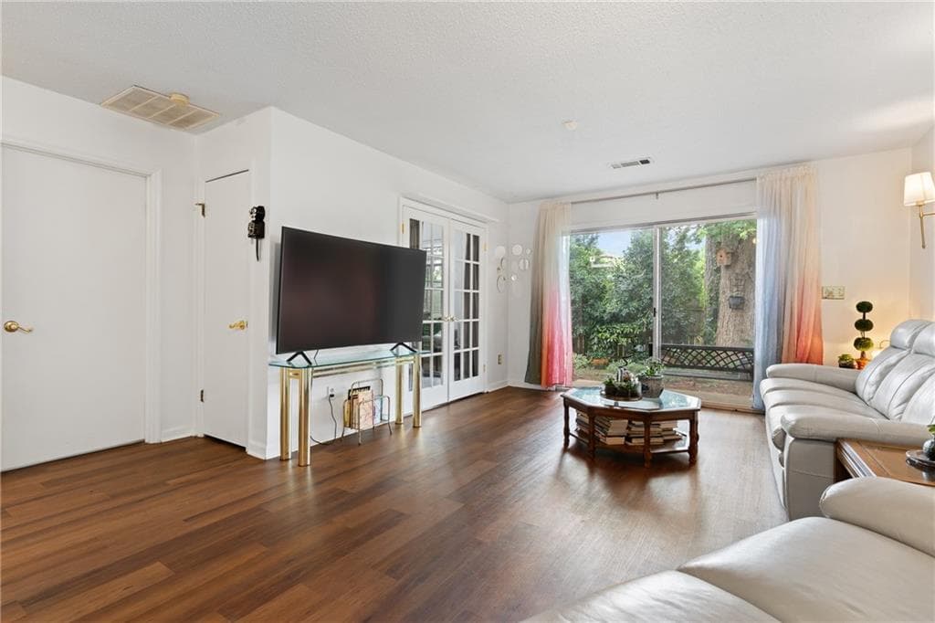 2 bedroom, 1 bathroom, 921 sq ft condominium for sale at 323 Cabaret Court, Marietta, GA 30064 — photo 5