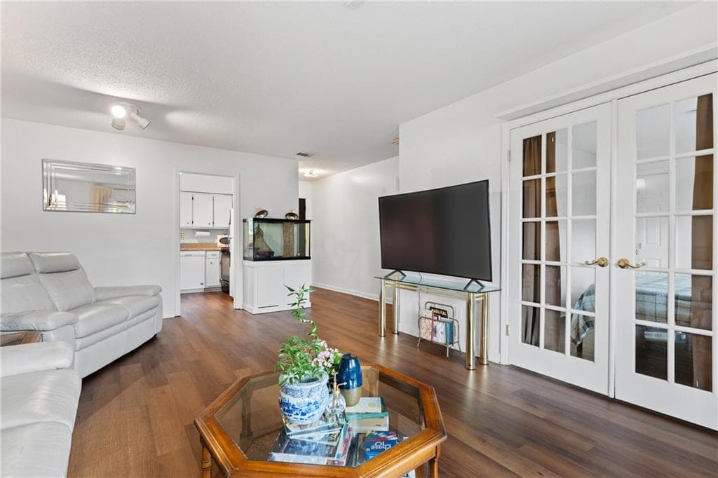 2 bedroom, 1 bathroom, 921 sq ft condominium for sale at 323 Cabaret Court, Marietta, GA 30064 — photo 6