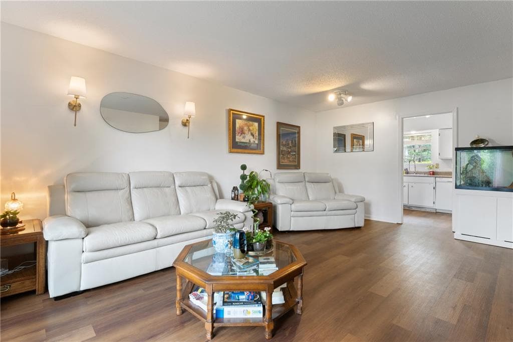2 bedroom, 1 bathroom, 921 sq ft condominium for sale at 323 Cabaret Court, Marietta, GA 30064 — photo 7