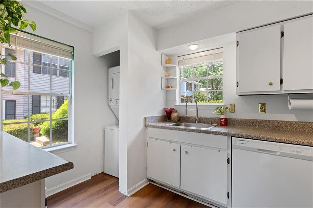 2 bedroom, 1 bathroom, 921 sq ft condominium for sale at 323 Cabaret Court, Marietta, GA 30064 — photo 8