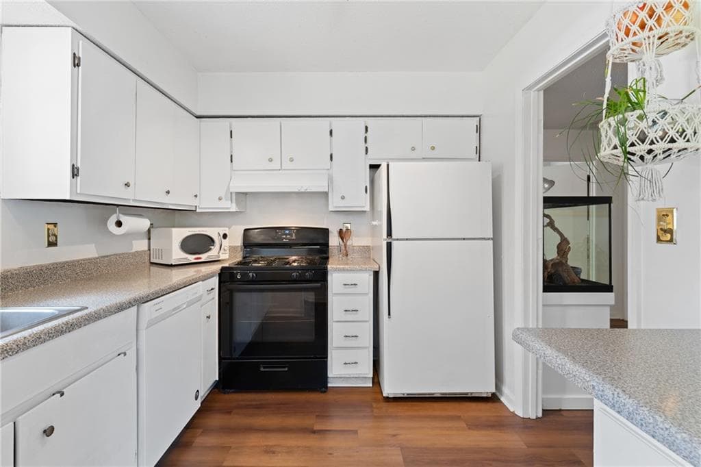 2 bedroom, 1 bathroom, 921 sq ft condominium for sale at 323 Cabaret Court, Marietta, GA 30064 — photo 9