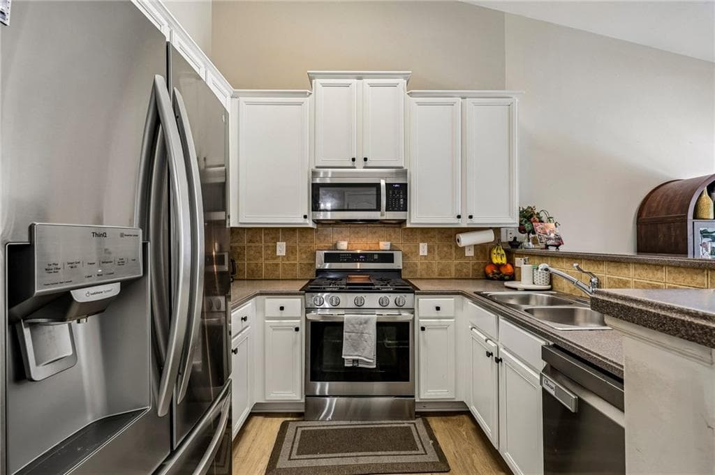 3 bedroom, 3 bathroom, 1,956 sq ft townhouse for sale at 4228 Chatham Ridge Drive, Buford, GA 30518 — photo 9