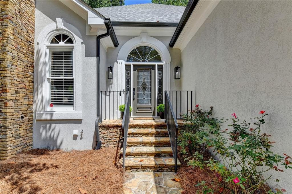 3 bedroom, 3 bathroom, 4,573 sq ft single family residence under contract at 4860 Haydens Walk Drive, Johns Creek, GA 30022 — photo 3