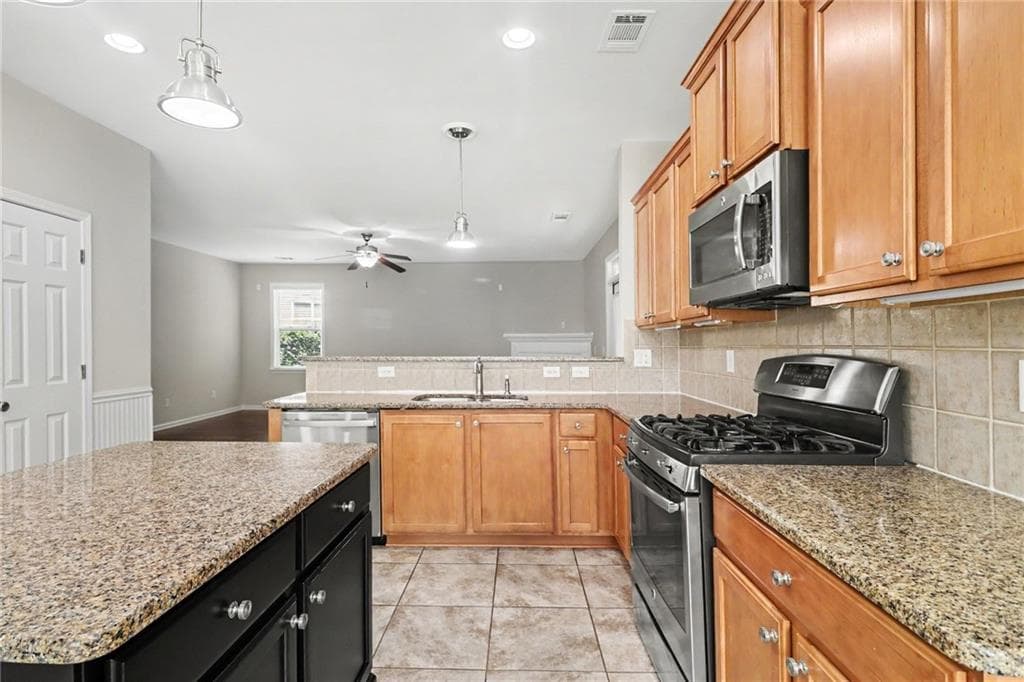 5 bedroom, 4 bathroom, 4,080 sq ft single family residence for sale at 4820 Fieldstone View Circle, Cumming, GA 30028 — photo 3