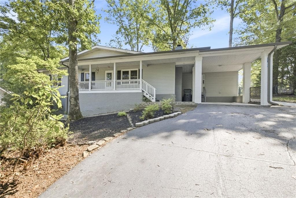 3 bedroom, 2 bathroom, 1,420 sq ft single family residence for sale at 278 Swain Street, Clarkesville, GA 30523 — photo 2