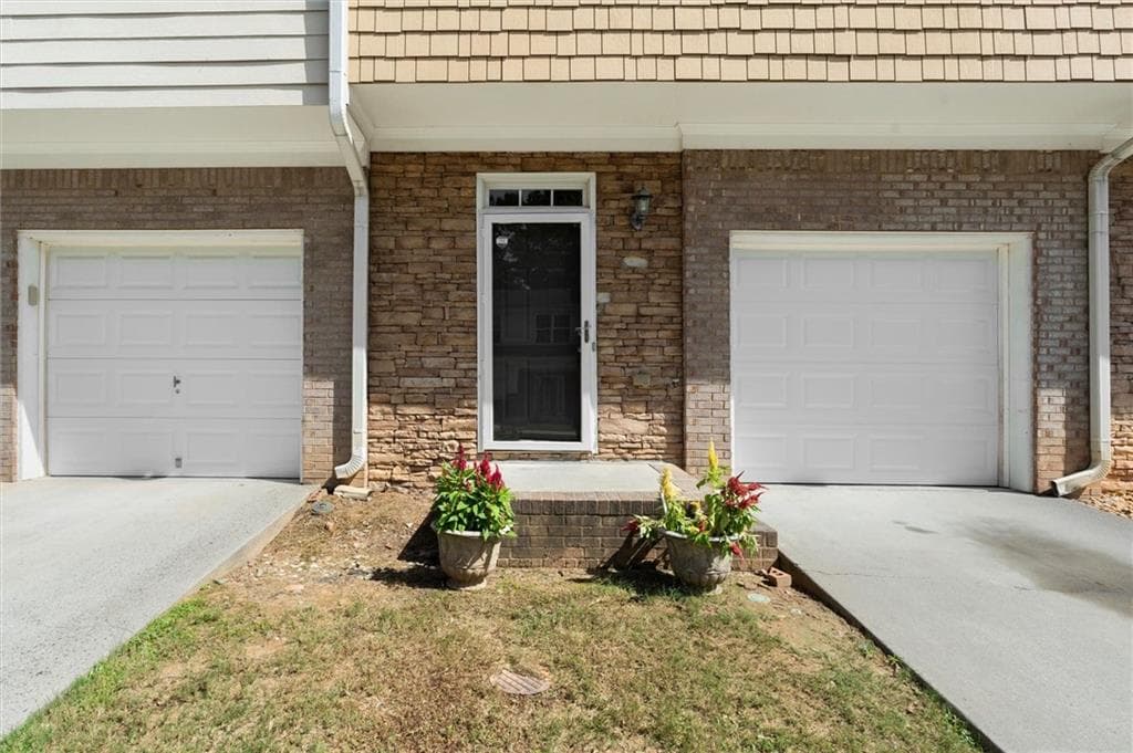 3 bedroom, 3 bathroom, 1,588 sq ft townhouse under contract at 5016 Lower Elm Street, Atlanta, GA 30349 — photo 3