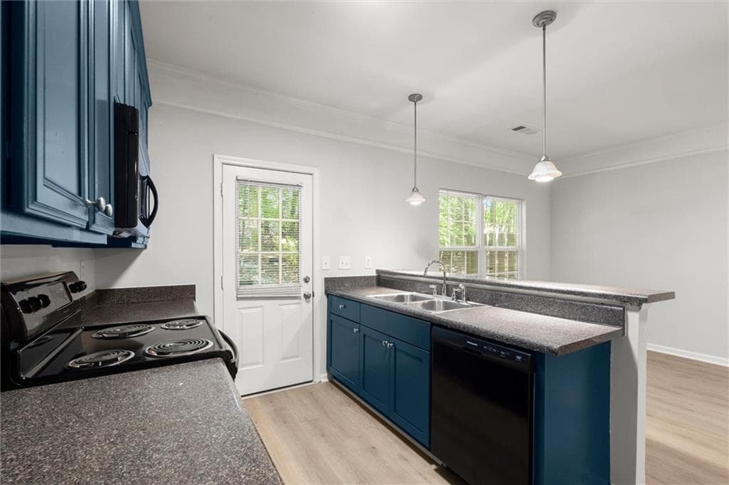 3 bedroom, 3 bathroom, 1,588 sq ft townhouse under contract at 5016 Lower Elm Street, Atlanta, GA 30349 — photo 6