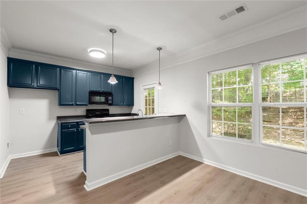 3 bedroom, 3 bathroom, 1,588 sq ft townhouse under contract at 5016 Lower Elm Street, Atlanta, GA 30349 — photo 7