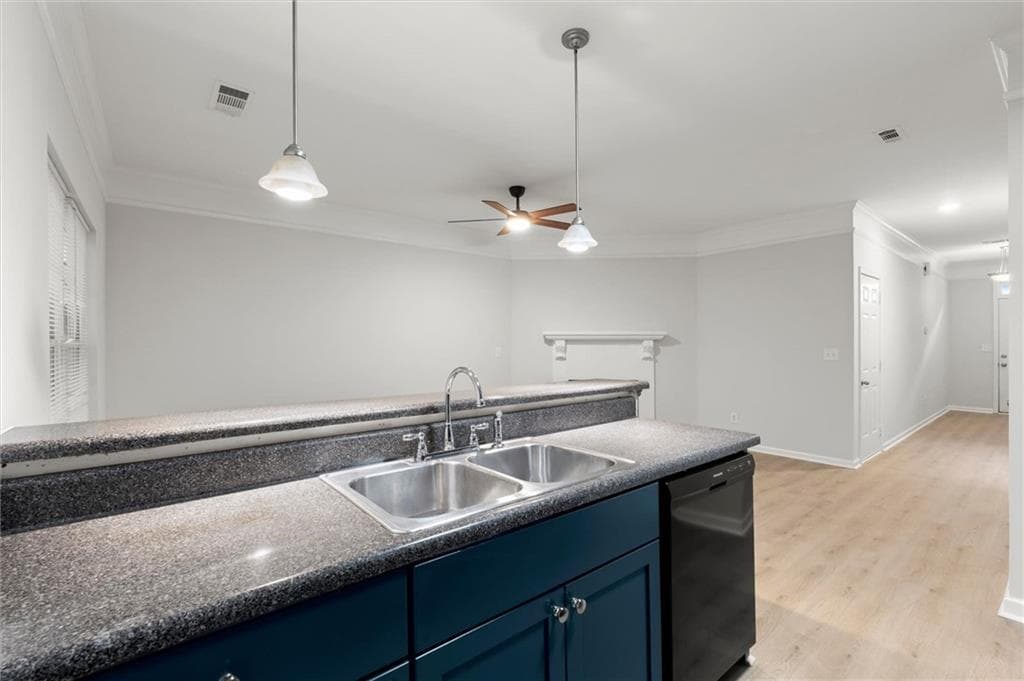 3 bedroom, 3 bathroom, 1,588 sq ft townhouse under contract at 5016 Lower Elm Street, Atlanta, GA 30349 — photo 8