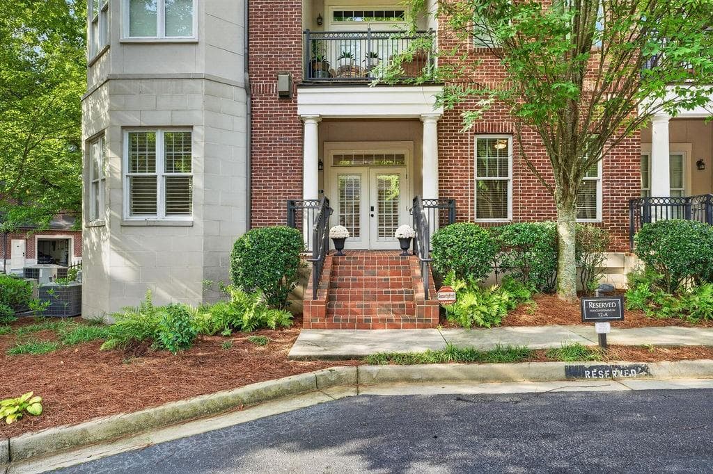 2 bedroom, 2 bathroom, 1,401 sq ft condominium sold at 3635 E Paces Circle 1120, Atlanta, GA 30326