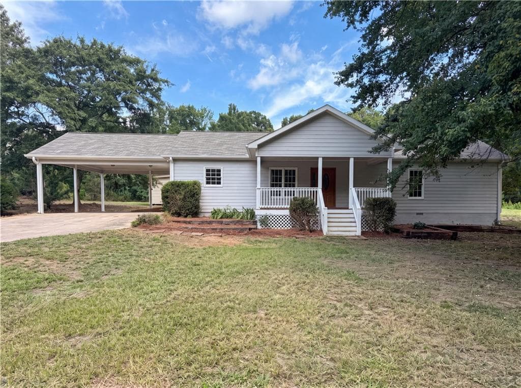 3 bedroom, 2 bathroom, 1,560 sq ft single family residence under contract at 38 Paradise Hogan Road, Lexington, GA 30648