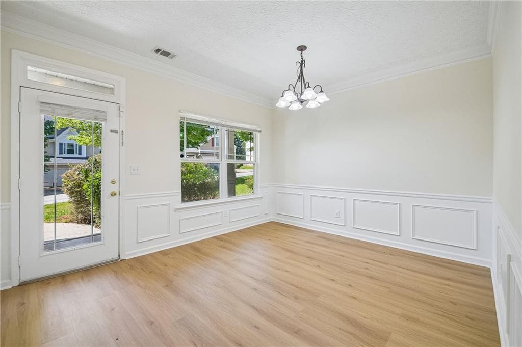 3 bedroom, 4 bathroom, 1,728 sq ft single family residence under contract at 7062 Skippingstone Way, Douglasville, GA 30134 — photo 3