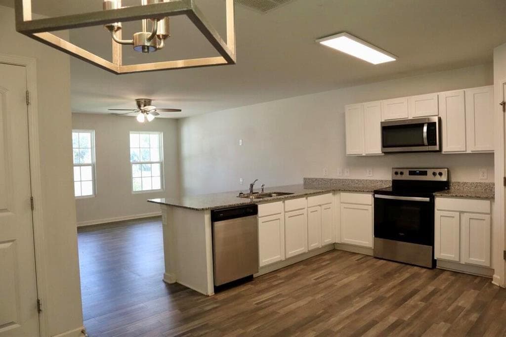 4 bedroom, 3 bathroom, 1,826 sq ft single family residence for sale at 386 Village Creek Drive, Chatsworth, GA 30705 — photo 6