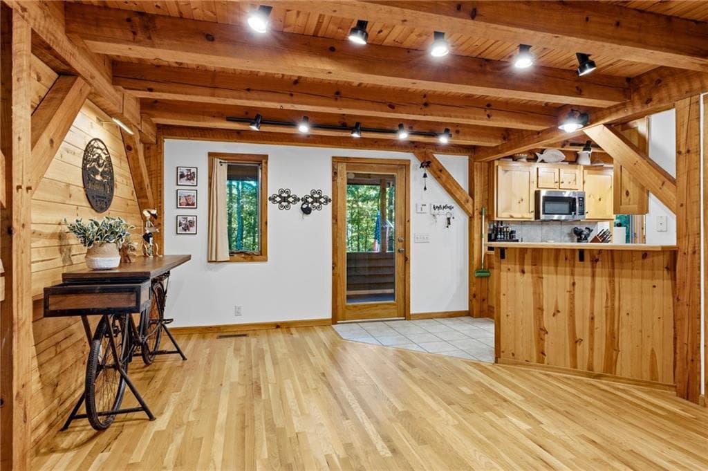 4 bedroom, 3 bathroom, 2,390 sq ft single family residence for sale at 39 Brenary Drive, Lakemont, GA 30552 — photo 4