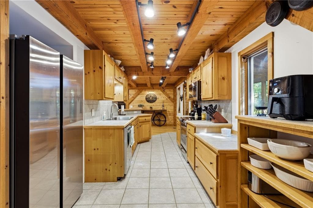 4 bedroom, 3 bathroom, 2,390 sq ft single family residence for sale at 39 Brenary Drive, Lakemont, GA 30552 — photo 7