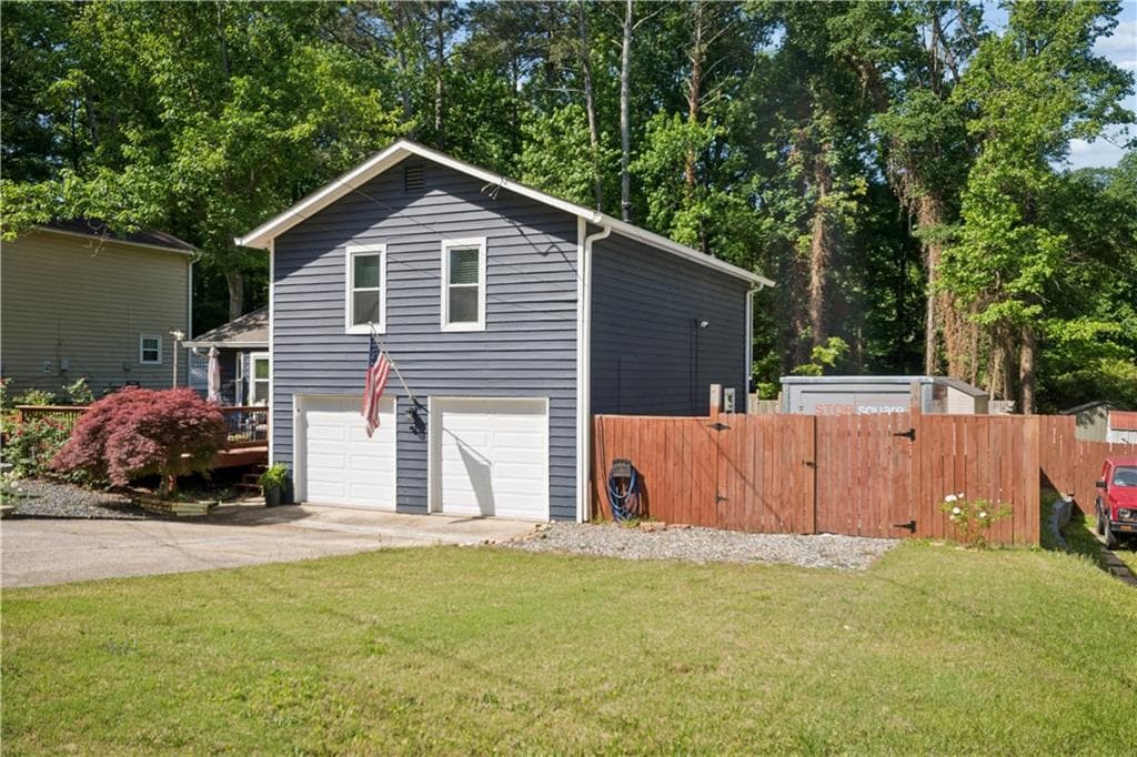 3 bedroom, 2 bathroom, 1,465 sq ft single family residence for sale at 2083 Pond Road, Duluth, GA 30096 — photo 2