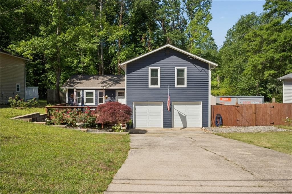 3 bedroom, 2 bathroom, 1,465 sq ft single family residence for sale at 2083 Pond Road, Duluth, GA 30096 — photo 3