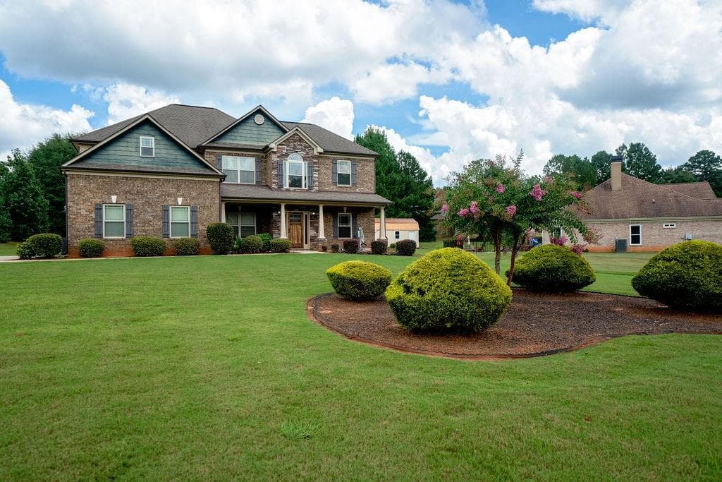 4 bedroom, 3 bathroom, 2,963 sq ft single family residence under contract at 158 Walcille Lane, Mcdonough, GA 30252 — photo 2