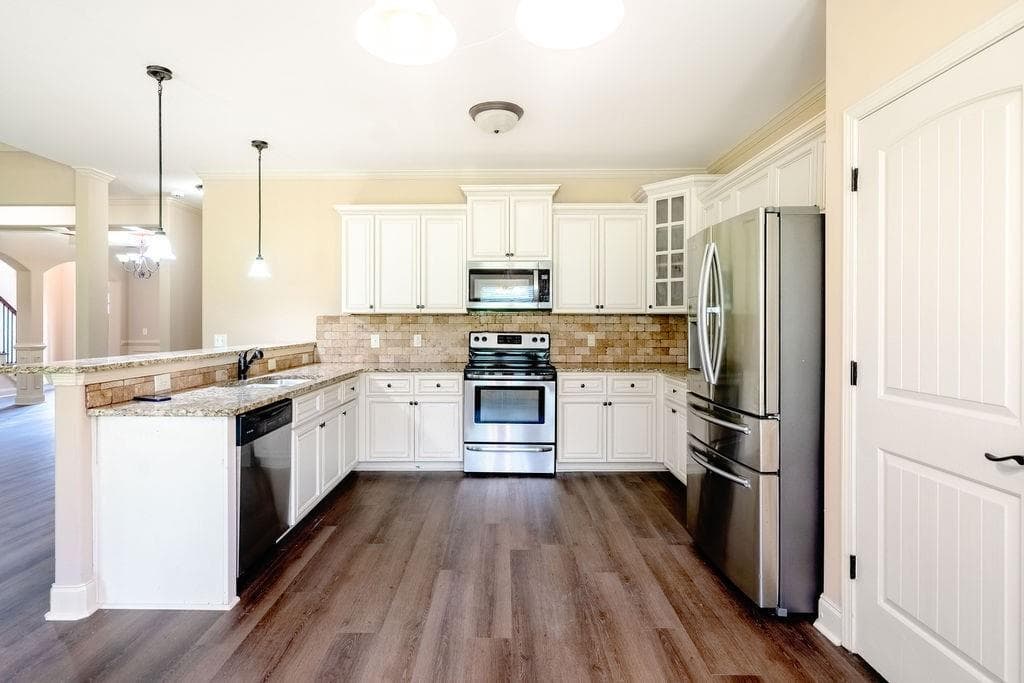 4 bedroom, 3 bathroom, 2,963 sq ft single family residence under contract at 158 Walcille Lane, Mcdonough, GA 30252 — photo 6