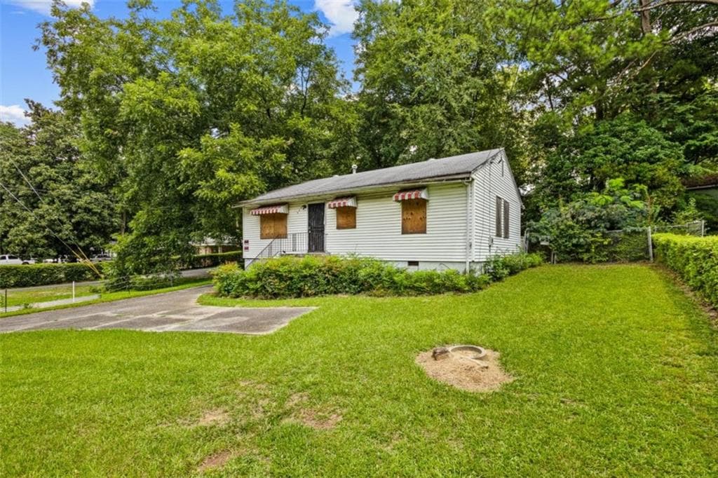 3 bedroom, 1 bathroom, 925 sq ft single family residence for sale at 449 Hamilton E Holmes Drive, Atlanta, GA 30318