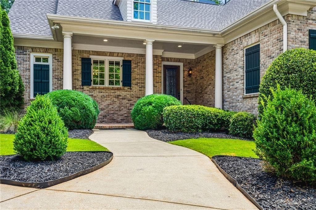 4 bedroom, 5 bathroom, 5,059 sq ft single family residence for sale at 542 N Saint Marys Lane, Marietta, GA 30064 — photo 3