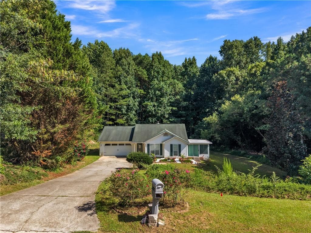 3 bedroom, 2 bathroom, 1,165 sq ft single family residence for sale at 3877 Deaton Road, Flowery Branch, GA 30542 — photo 9