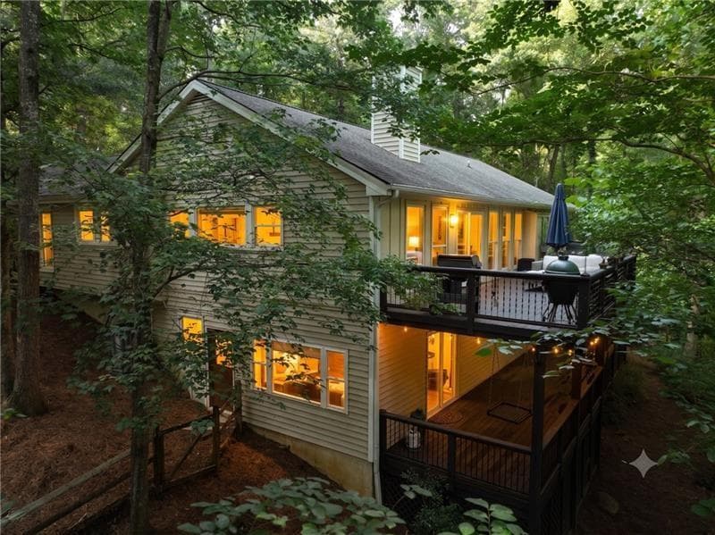 4 bedroom, 3 bathroom, 3,128 sq ft single family residence under contract at 100 Kings Mill Court, Roswell, GA 30075 — photo 2