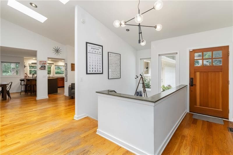 4 bedroom, 3 bathroom, 3,128 sq ft single family residence under contract at 100 Kings Mill Court, Roswell, GA 30075 — photo 4