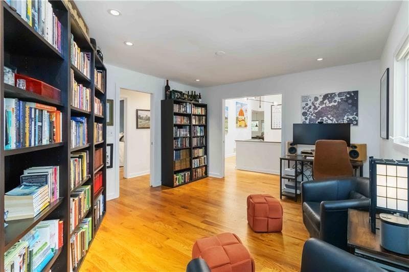 4 bedroom, 3 bathroom, 3,128 sq ft single family residence under contract at 100 Kings Mill Court, Roswell, GA 30075 — photo 5