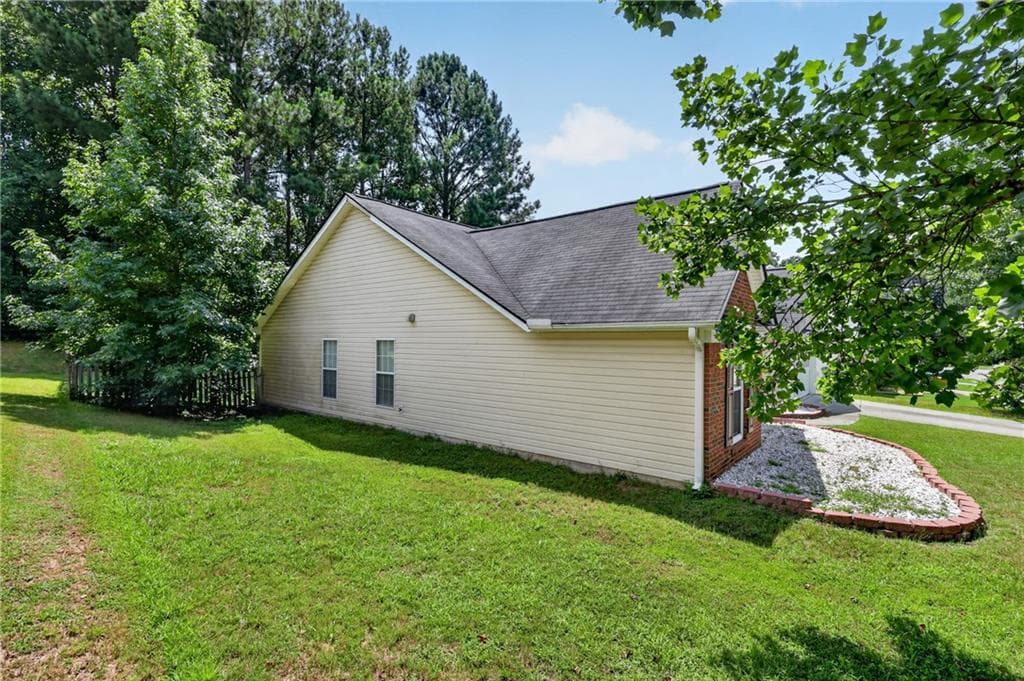 3 bedroom, 2 bathroom, 2,055 sq ft single family residence for sale at 1142 Autumn Glen Way, Dacula, GA 30019 — photo 7
