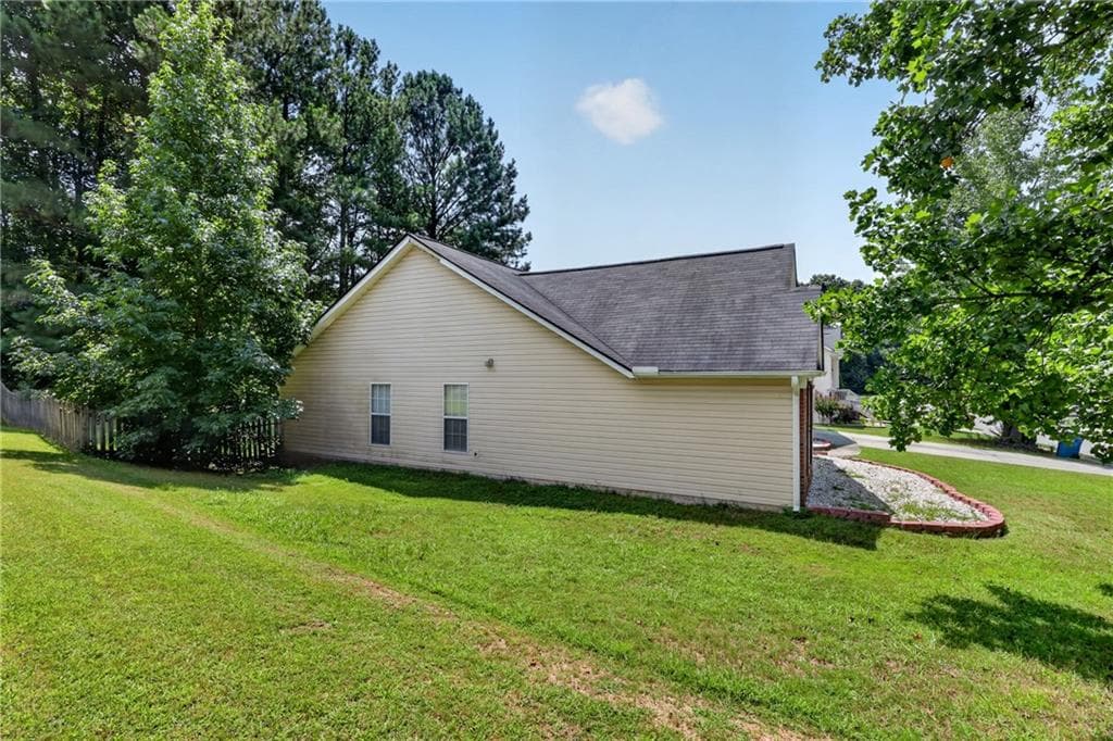 3 bedroom, 2 bathroom, 2,055 sq ft single family residence for sale at 1142 Autumn Glen Way, Dacula, GA 30019 — photo 8