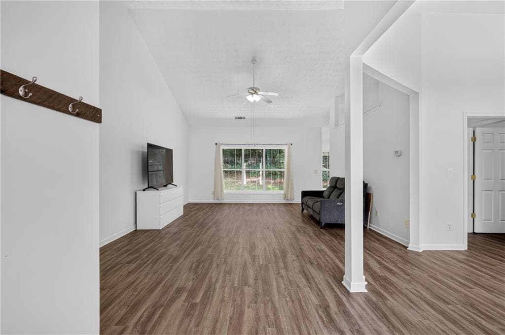 3 bedroom, 2 bathroom, 2,055 sq ft single family residence for sale at 1142 Autumn Glen Way, Dacula, GA 30019 — photo 10