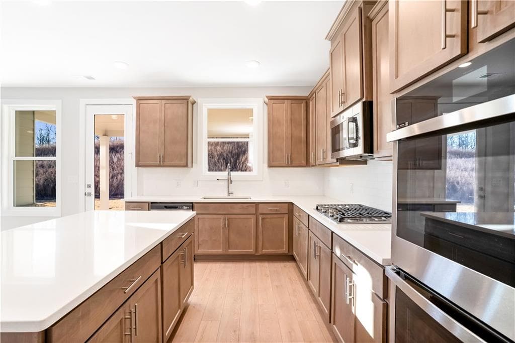 5 bedroom, 4 bathroom, 2,900 sq ft single family residence for sale at 2560 Parkside Way Homesite 11, Gainesville, GA 30507 — photo 2