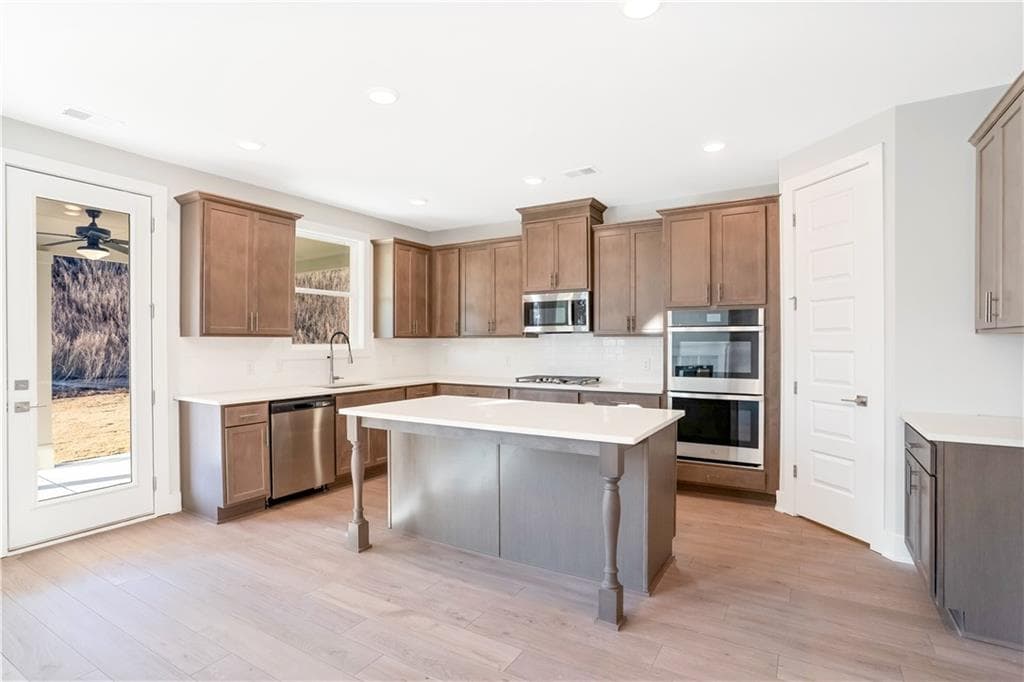 5 bedroom, 4 bathroom, 2,900 sq ft single family residence for sale at 2560 Parkside Way Homesite 11, Gainesville, GA 30507 — photo 3