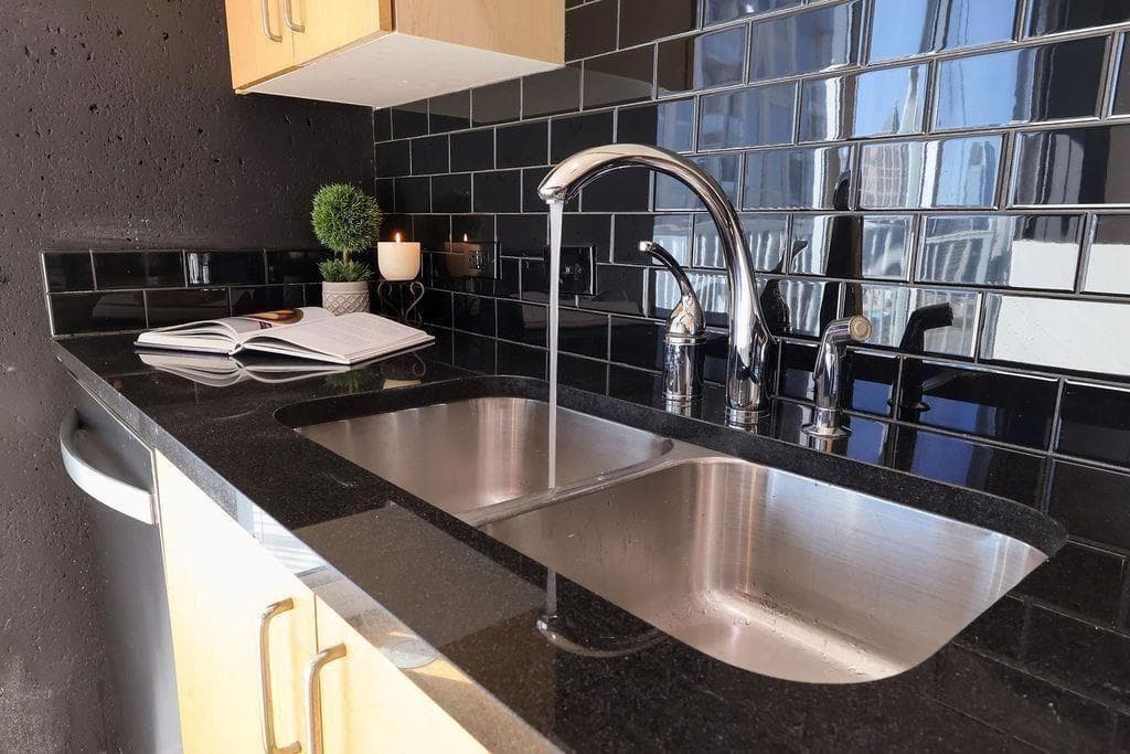 1 bedroom, 1 bathroom, 722 sq ft condominium for sale at 361 17th Street 2517, Atlanta, GA 30363 — photo 6