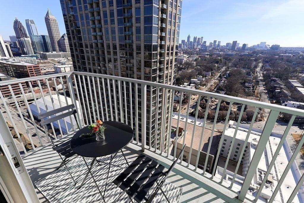 1 bedroom, 1 bathroom, 722 sq ft condominium for sale at 361 17th Street 2517, Atlanta, GA 30363 — photo 9