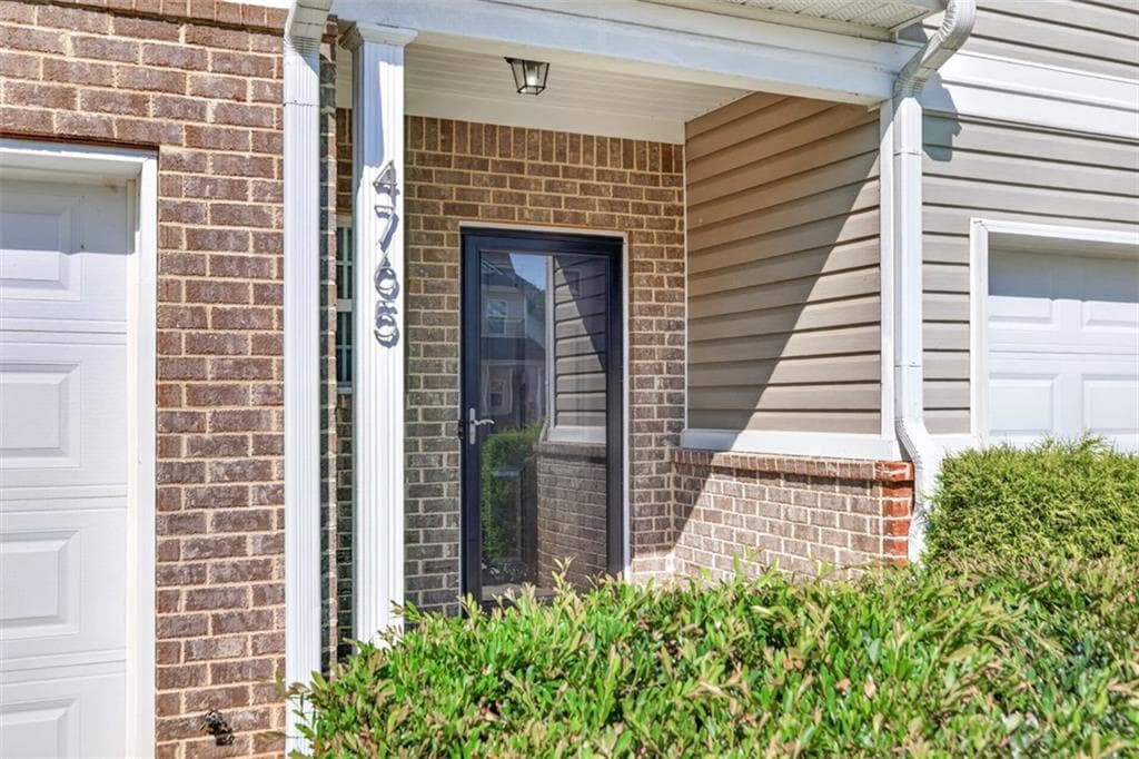 3 bedroom, 3 bathroom, 1,692 sq ft townhouse for sale at 4765 Beacon Ridge Lane, Flowery Branch, GA 30542 — photo 4