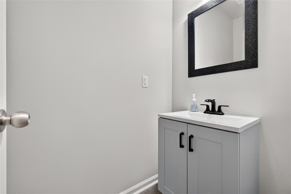 3 bedroom, 3 bathroom, 1,692 sq ft townhouse for sale at 4765 Beacon Ridge Lane, Flowery Branch, GA 30542 — photo 7