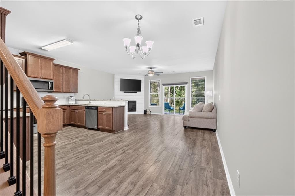 3 bedroom, 3 bathroom, 1,692 sq ft townhouse for sale at 4765 Beacon Ridge Lane, Flowery Branch, GA 30542 — photo 8