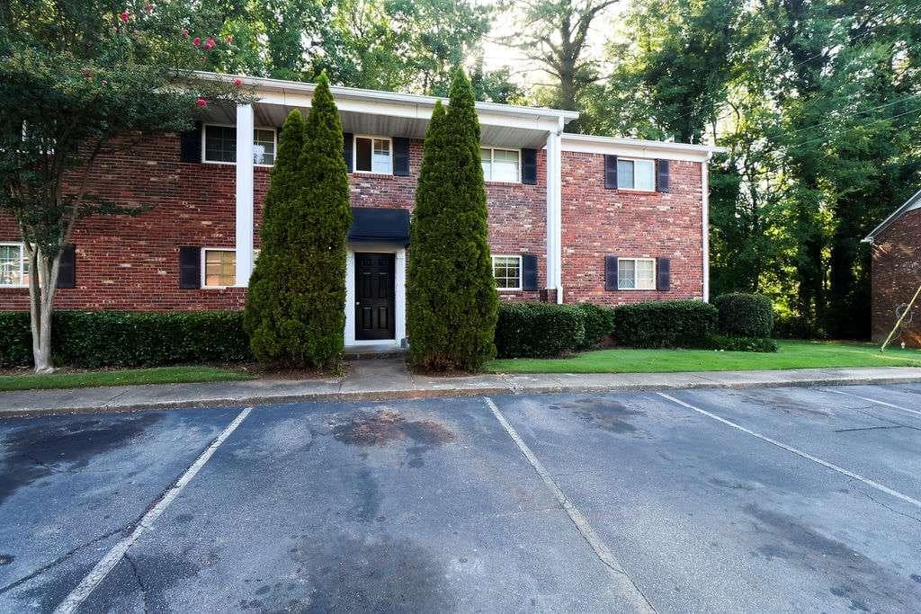 2 bedroom, 1 bathroom, 831 sq ft condominium for sale at 195 Sycamore Drive APT B14, Athens, GA 30606
