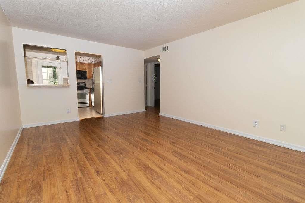 2 bedroom, 1 bathroom, 831 sq ft condominium for sale at 195 Sycamore Drive APT B14, Athens, GA 30606 — photo 3