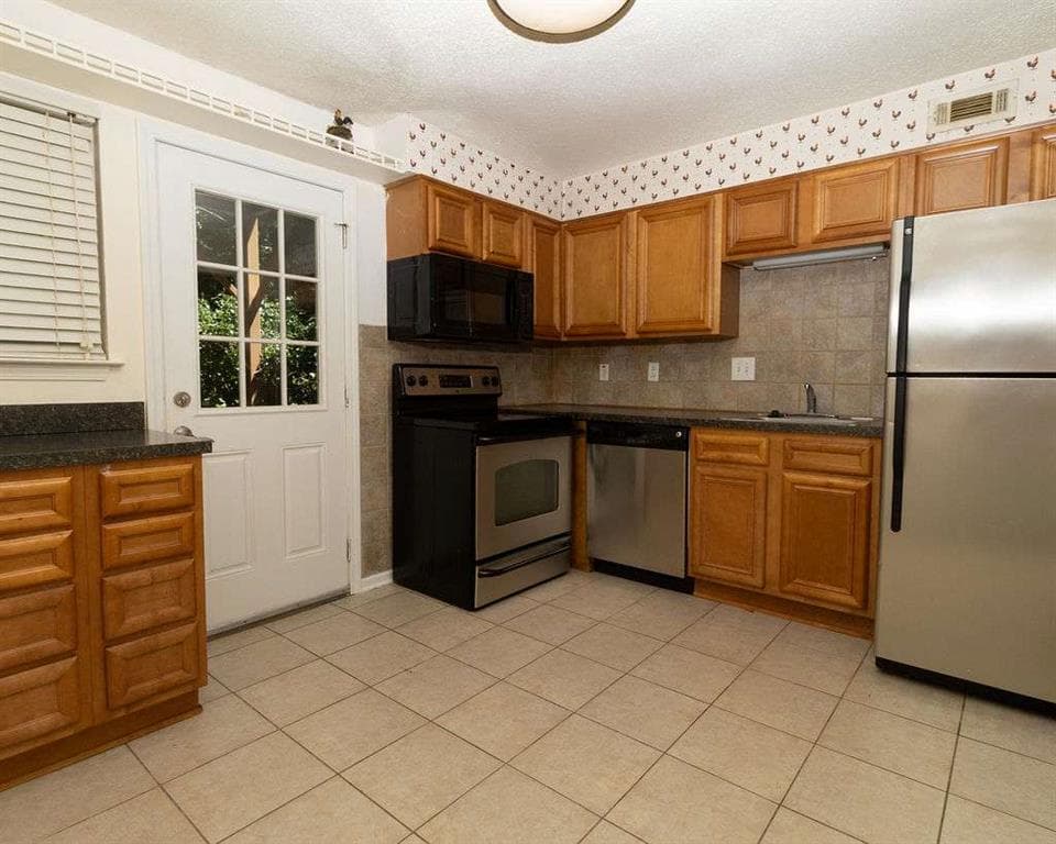 2 bedroom, 1 bathroom, 831 sq ft condominium for sale at 195 Sycamore Drive APT B14, Athens, GA 30606 — photo 5